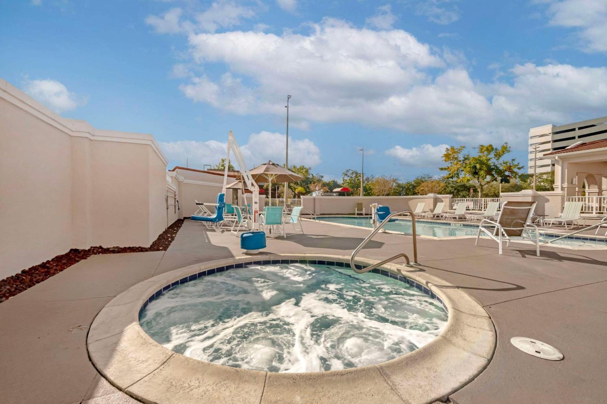 Comfort Suites Downtown Orlando Buitenkant foto